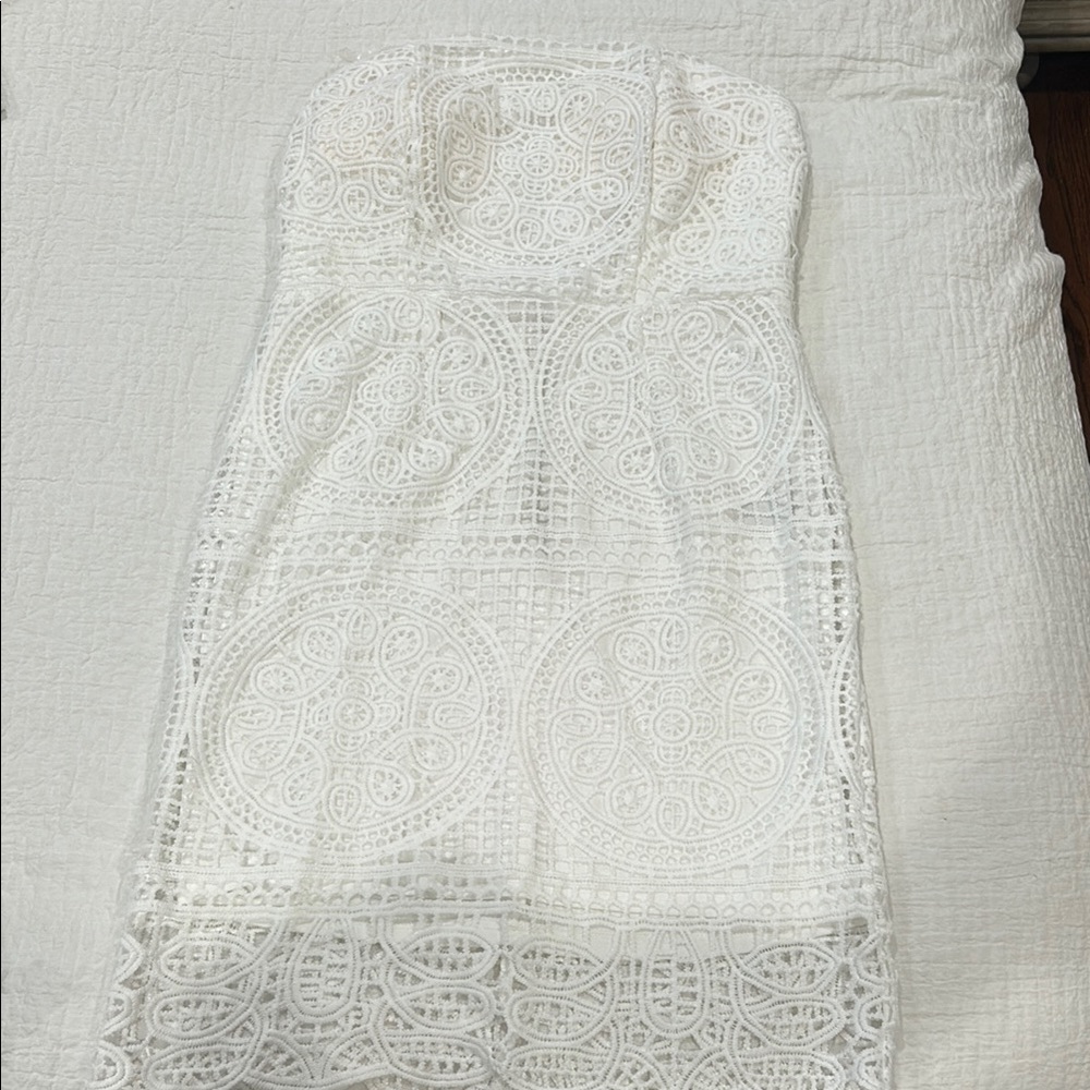 Elegant White Lace Strapless Dress